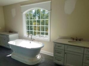 Tub between 2 vanities